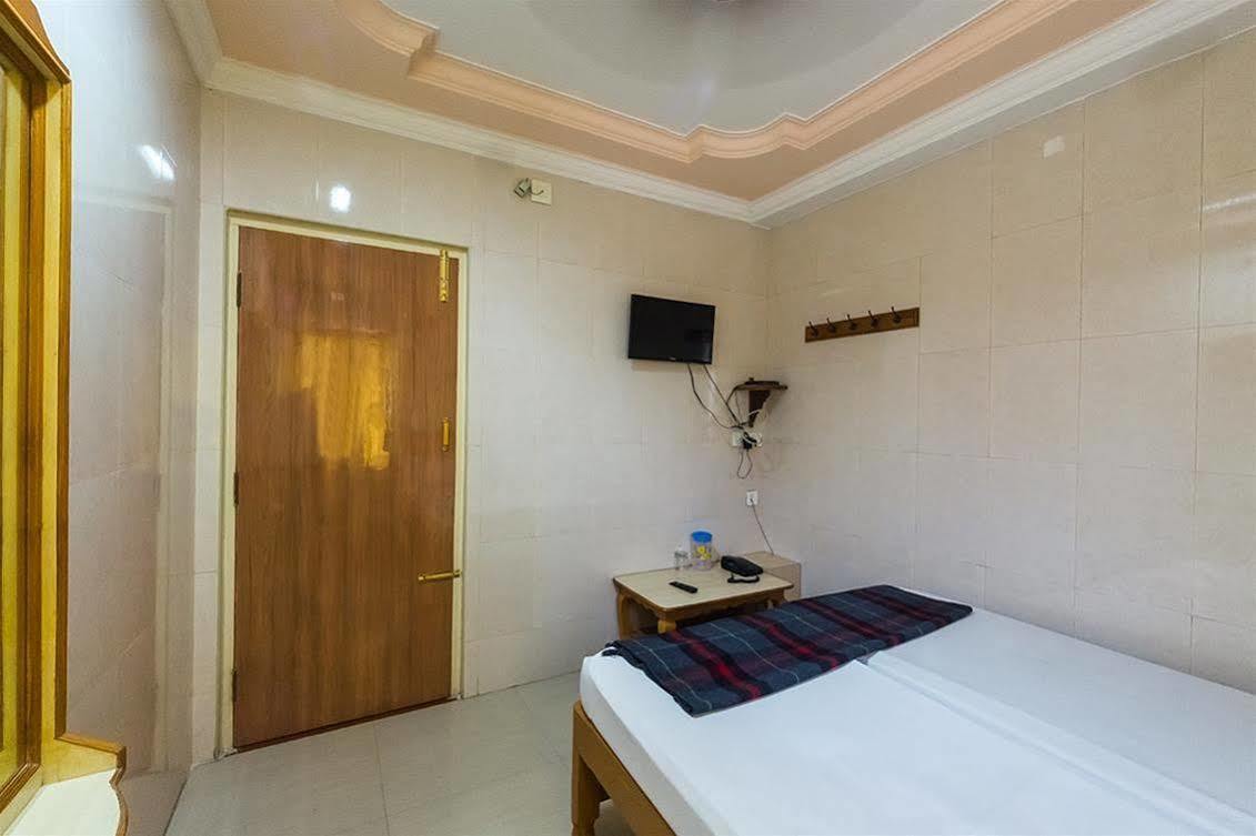 Kvr Deluxe Residency Villa Тирупати Екстериор снимка